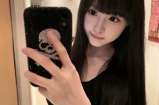 20岁网红与婆婆开撕整容33次流产2次结婚9天就闹着分手